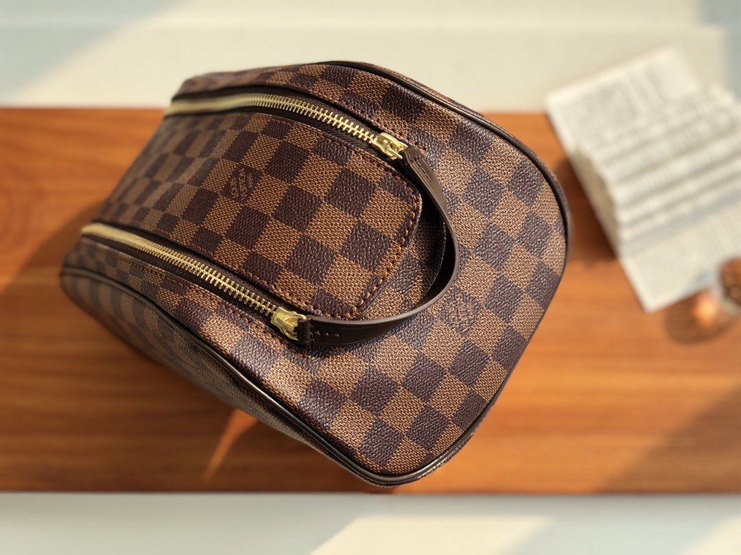 Anum Bags Detail