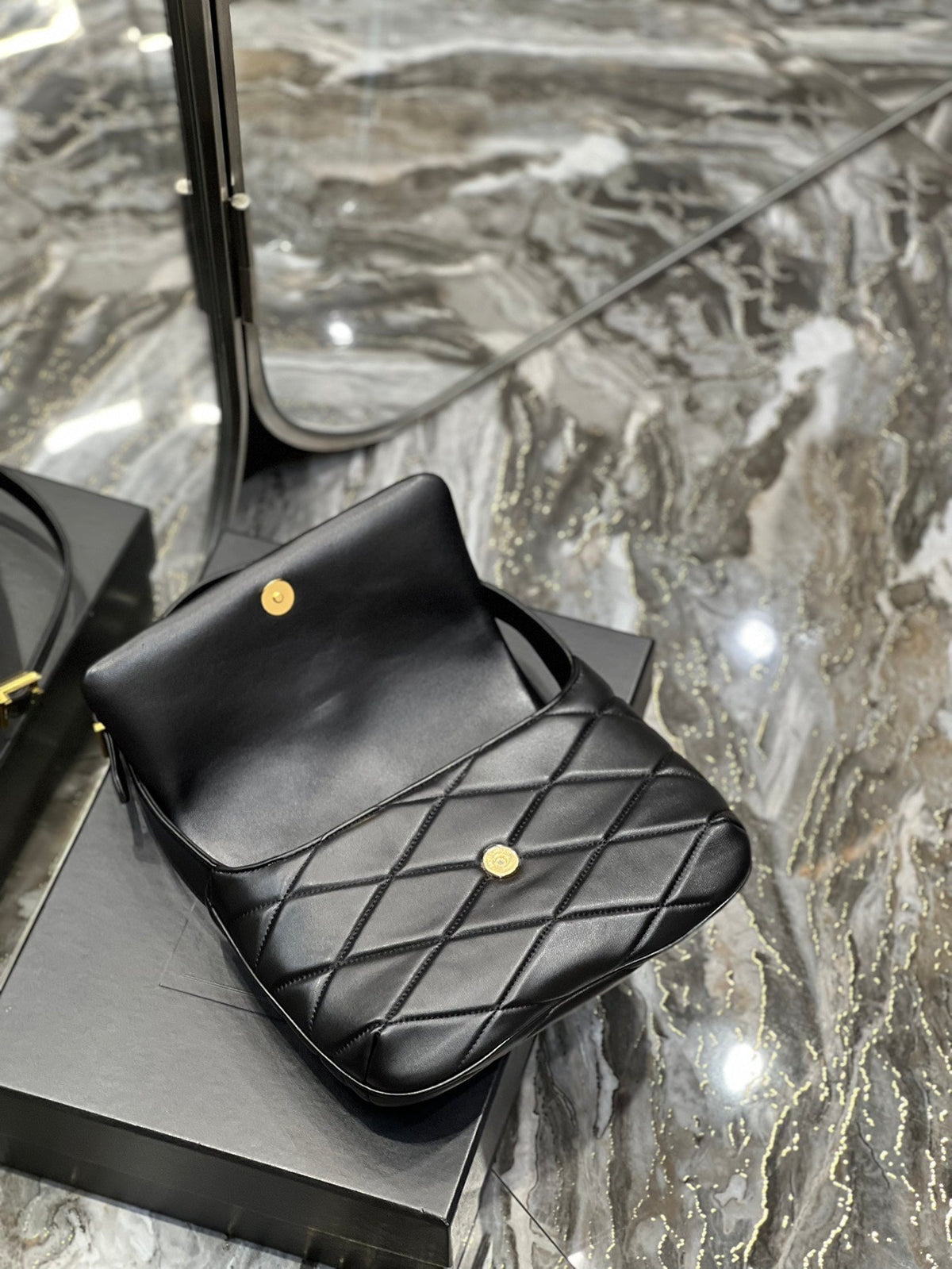 Anum Bags Detail
