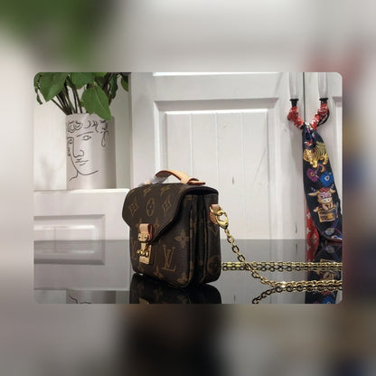 Anum Bags Detail