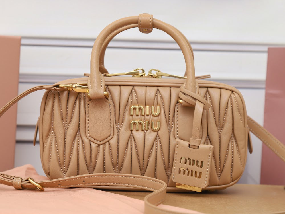 Anum Bags Miun Miun Luxury Bag --123384