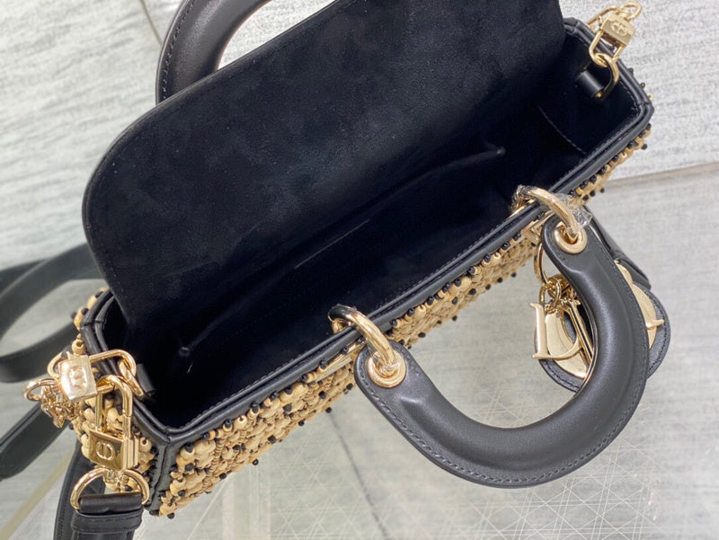 Anum Bags Detail