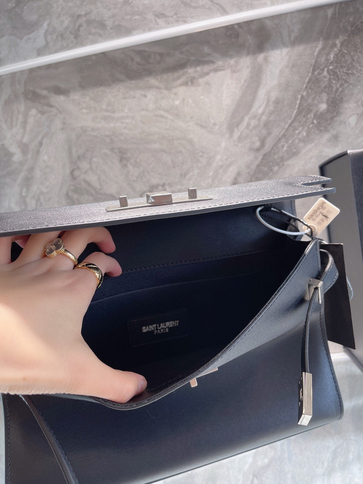 Anum Bags Detail