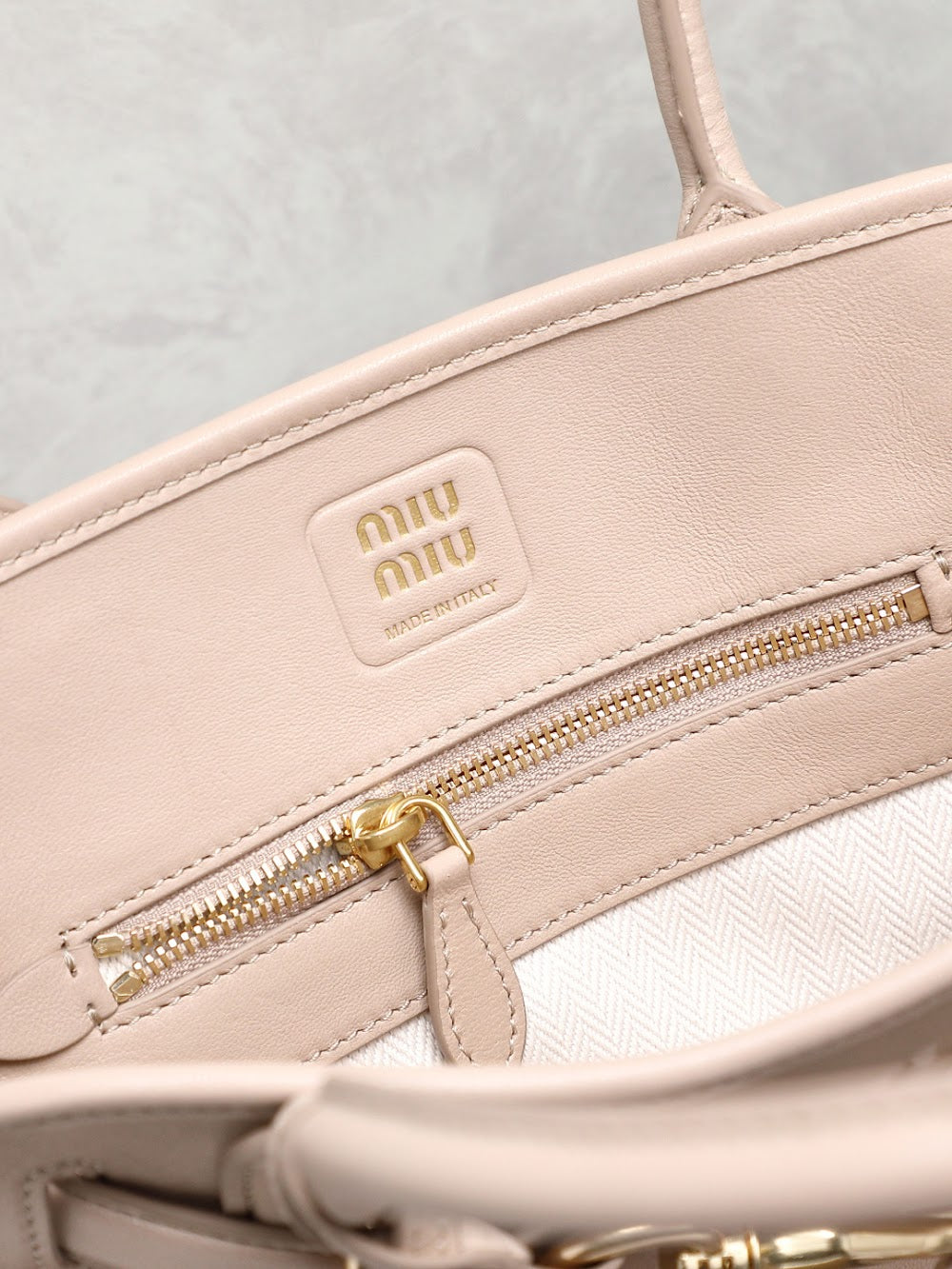 Anum Bags Miun Miun Luxury Bag --123171