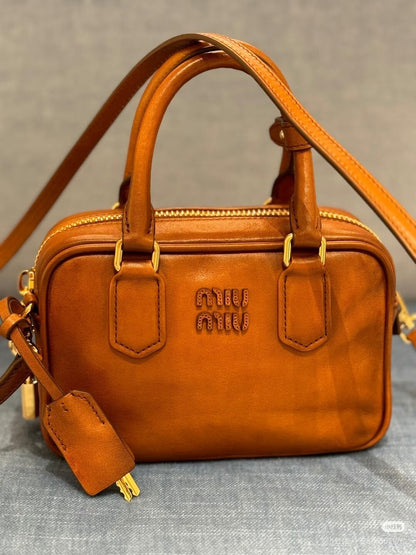Anum Bags Miun Miun Luxury Bag --123722