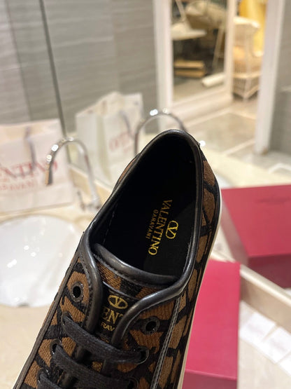 Anum Bags Valentino Luxury Shoes --52651