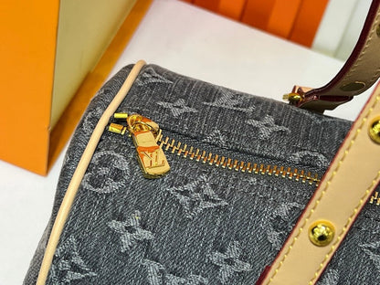 Anum Bags ln Luxury Bag --76762