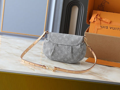 Anum Bags ln Luxury Bag --76996