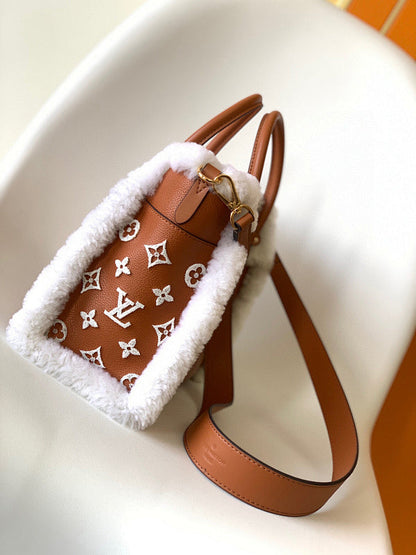 Anum Bags ln Luxury Bag --81377