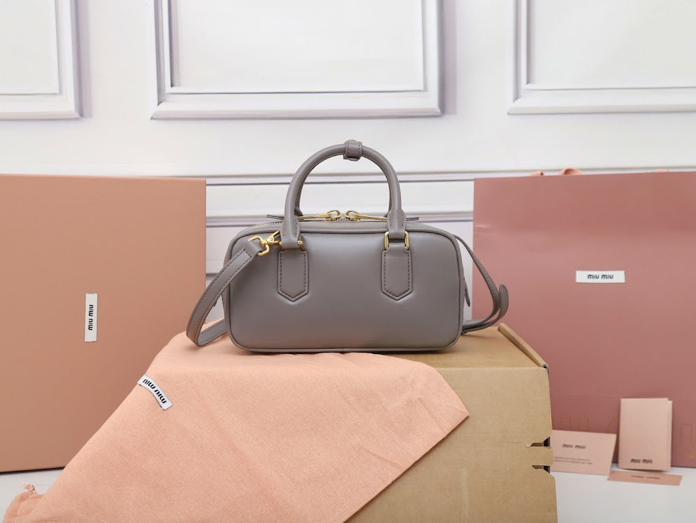 Anum Bags Miun Miun Luxury Bag --123189