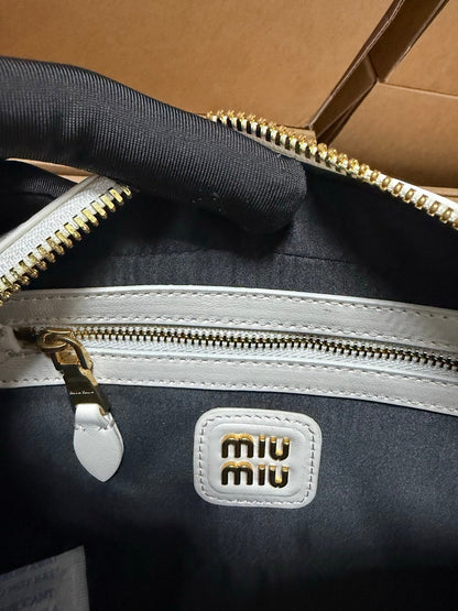 Anum Bags Miun Miun Luxury Bag --122763