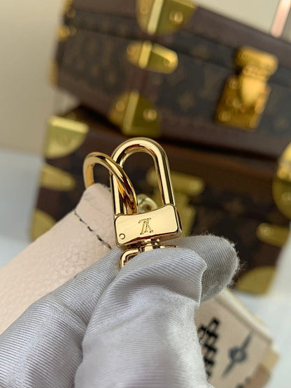 Anum Bags ln Luxury Bag --60815