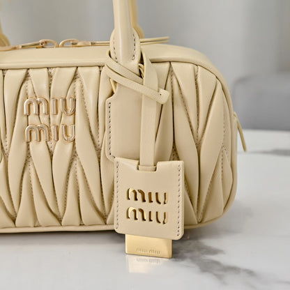 Anum Bags Miun Miun Luxury Bag --123562