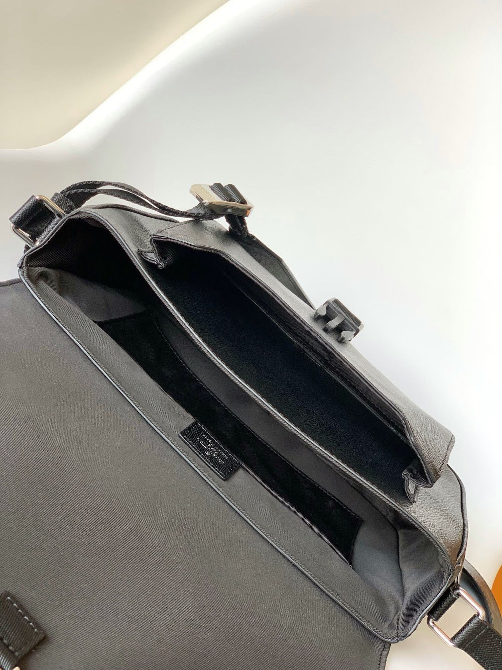 Anum Bags ln Luxury Bag --71110