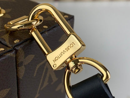 Anum Bags ln Luxury Bag --61811
