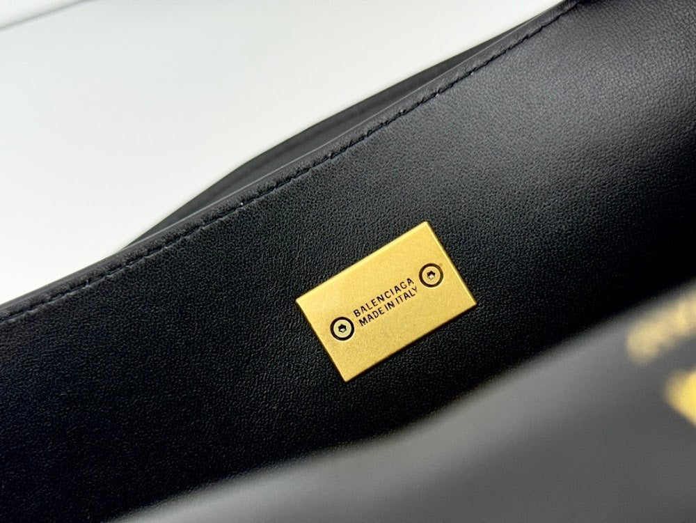 new-luxury-designer-bags-nm21447