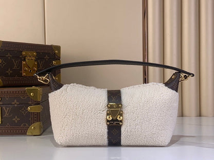 Anum Bags ln Luxury Bag --62948