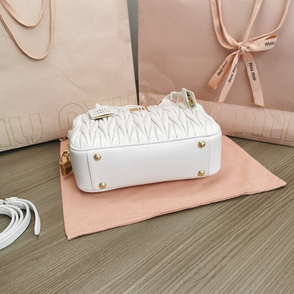 Anum Bags Miun Miun Luxury Bag --122375