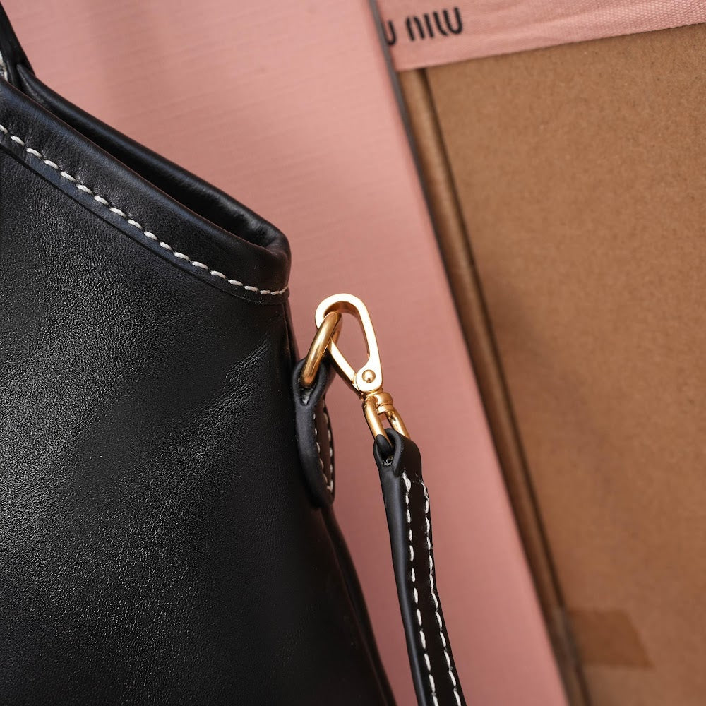 Anum Bags Miun Miun Luxury Bag --123560