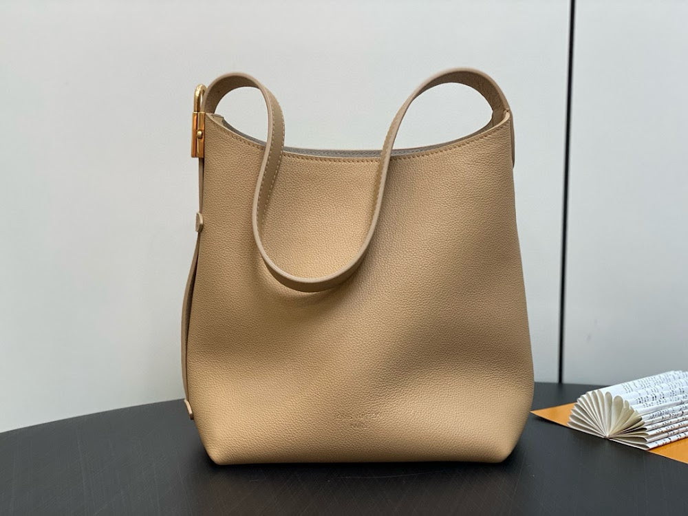 Anum Bags ln Luxury Bag --81476