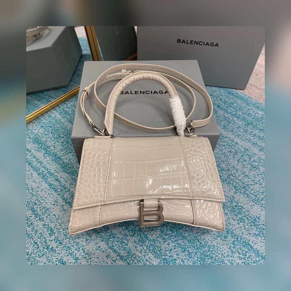 new-luxury-designer-bags-nm24071