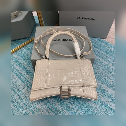 new-luxury-designer-bags-nm24071