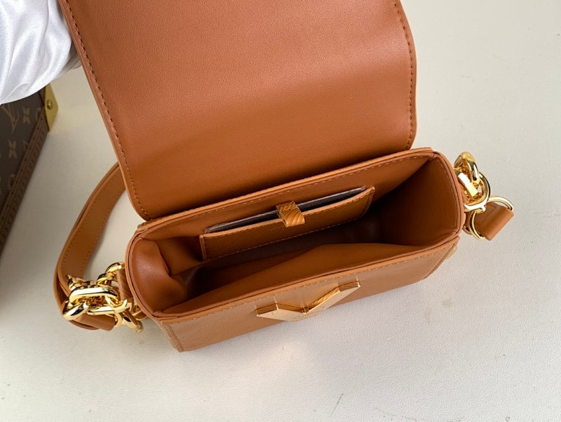 Anum Bags ln Luxury Bag --61646