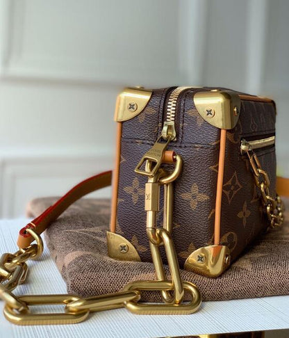 Anum Bags Detail