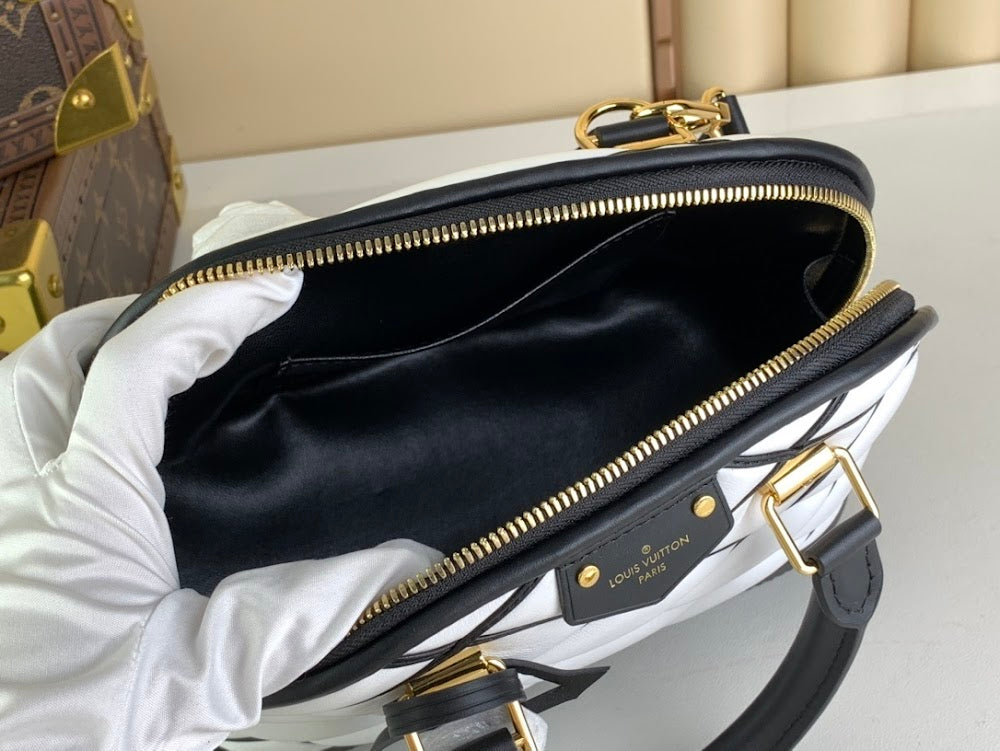 Anum Bags ln Luxury Bag --61988