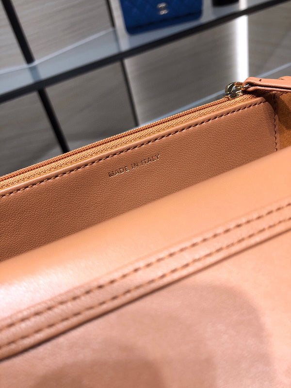 Anum Bags Detail