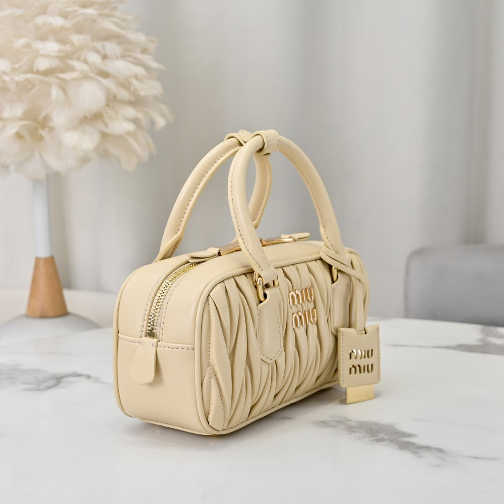 Anum Bags Miun Miun Luxury Bag --123562