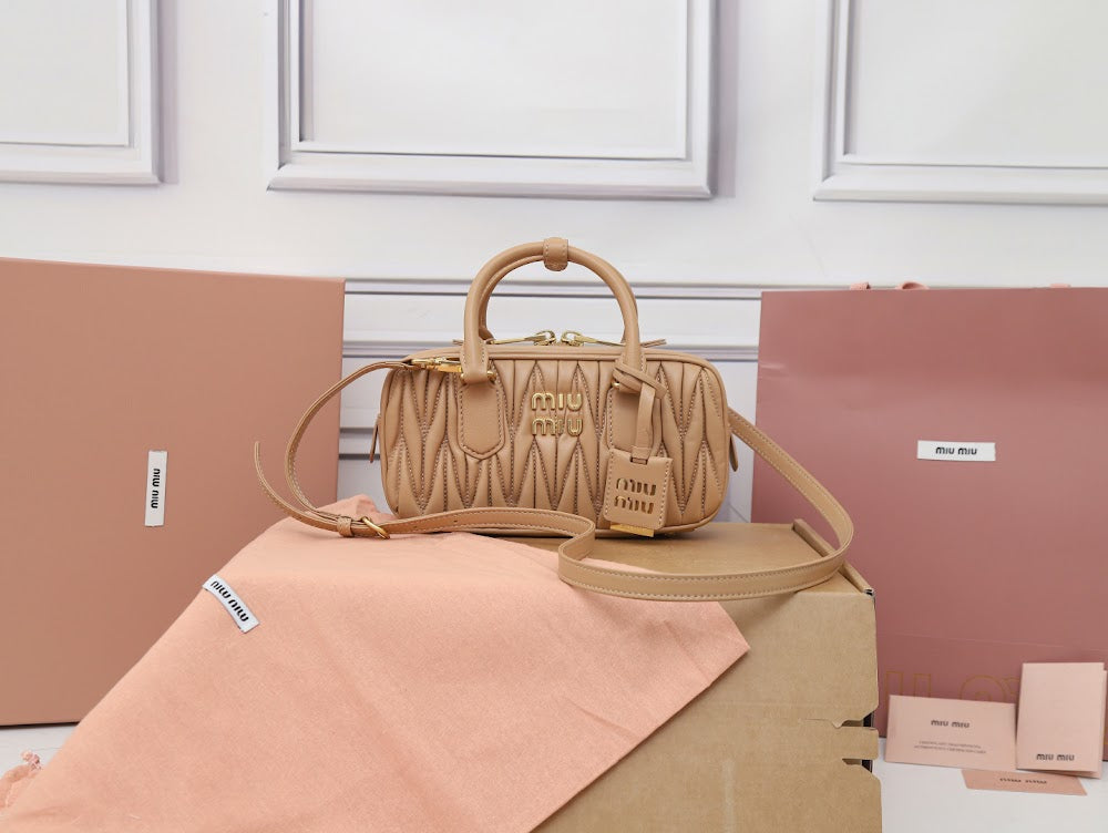 Anum Bags Miun Miun Luxury Bag --123065