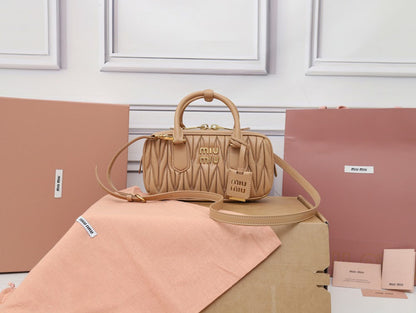 Anum Bags Miun Miun Luxury Bag --123065