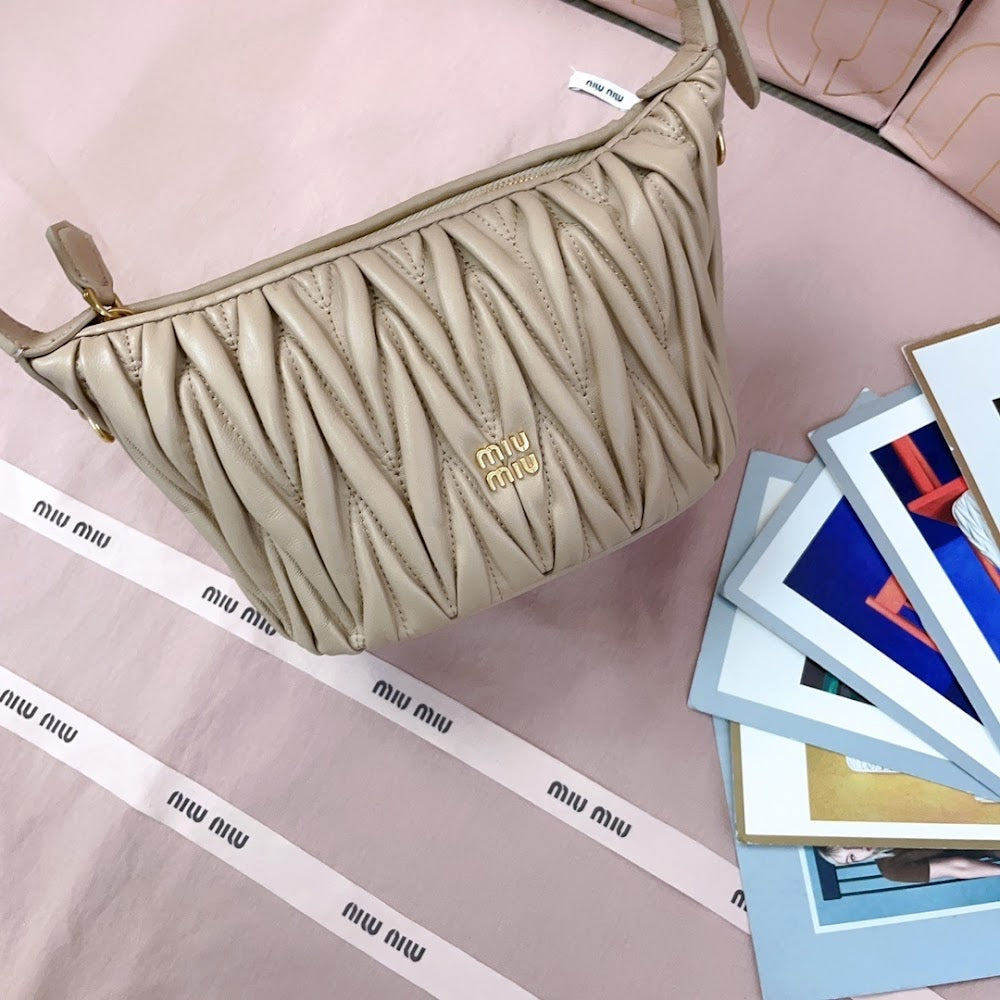 Anum Bags Miun Miun Luxury Bag --123706