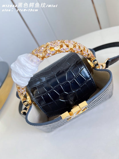 Anum Bags ln Luxury Bag --96670