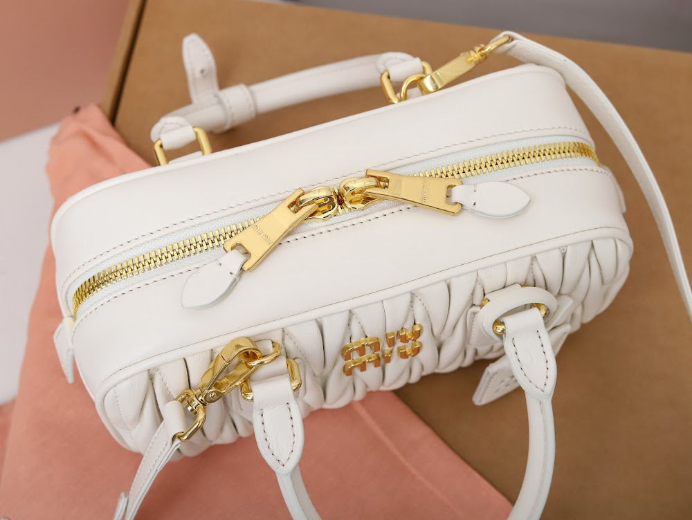 Anum Bags Miun Miun Luxury Bag --122500