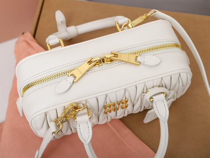 Anum Bags Miun Miun Luxury Bag --122500