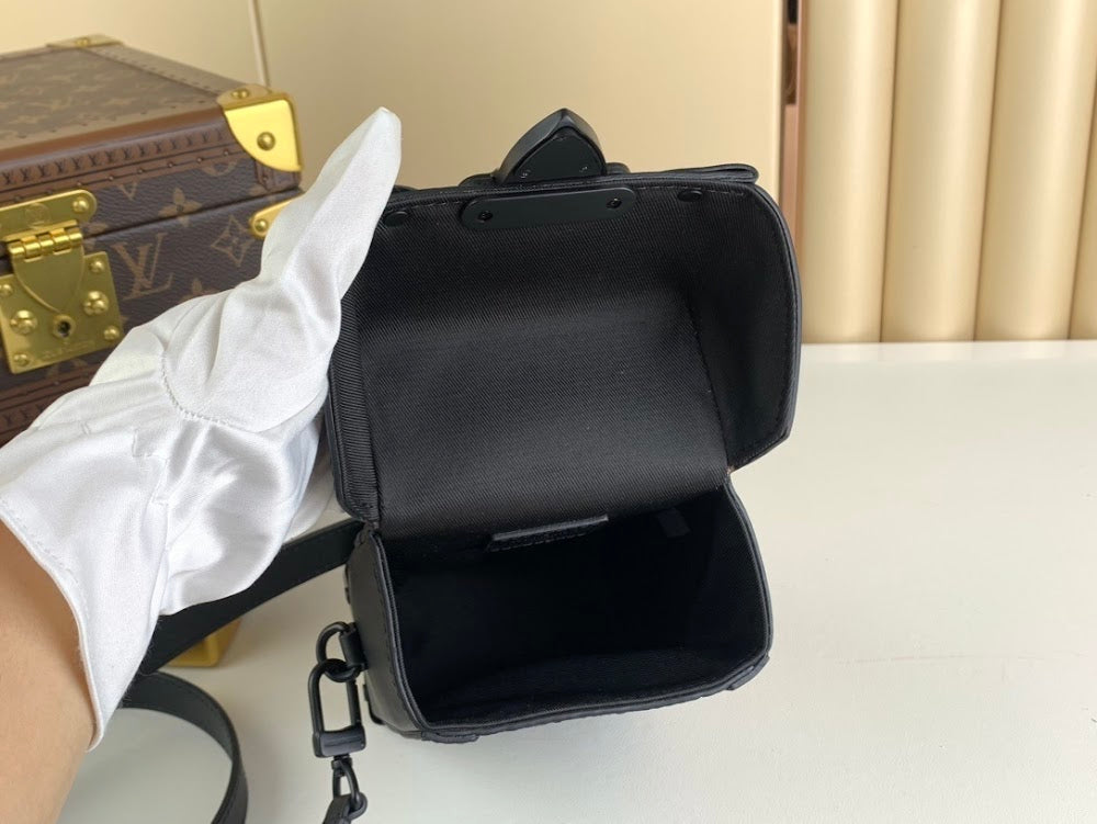 Anum Bags ln Luxury Bag --61446