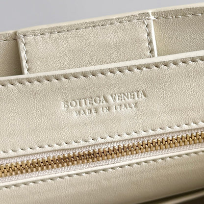 new-luxury-designer-bags-nm21257