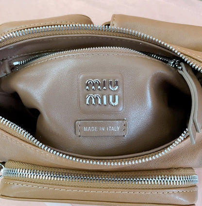 Anum Bags Miun Miun Luxury Bag --123251