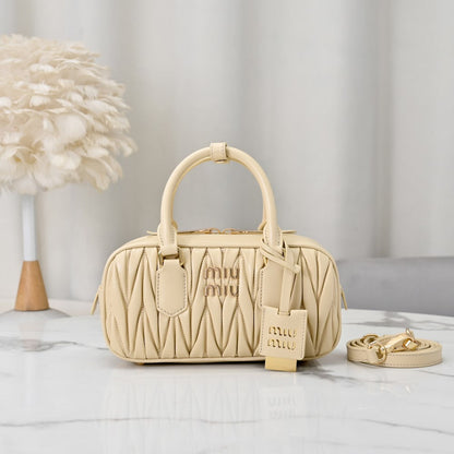 Anum Bags Miun Miun Luxury Bag --123562
