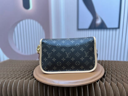 Anum Bags ln Luxury Bag --81430
