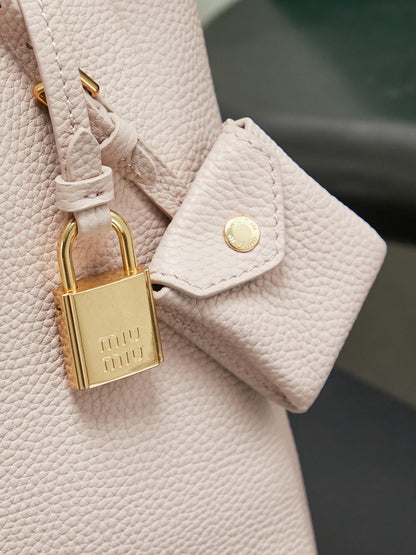 Anum Bags Miun Miun Luxury Bag --123183
