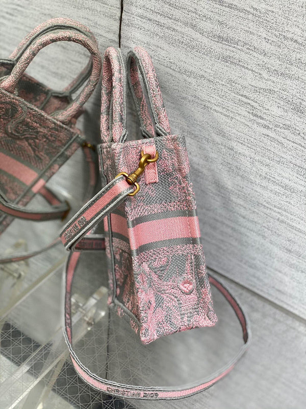 Anum Bags Detail