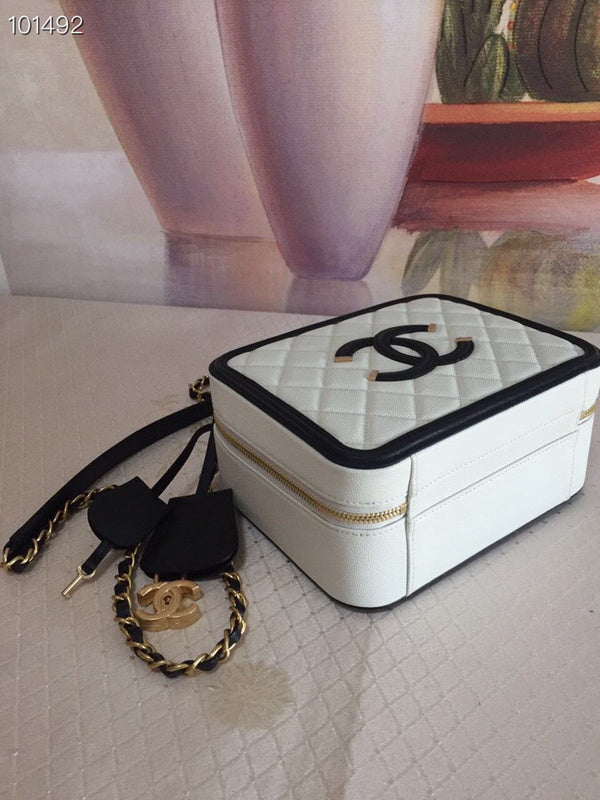 Anum Bags Detail