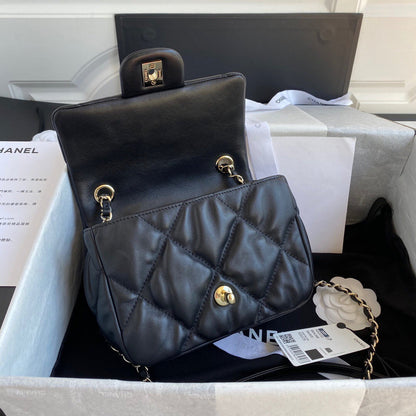 Anum Bags Detail