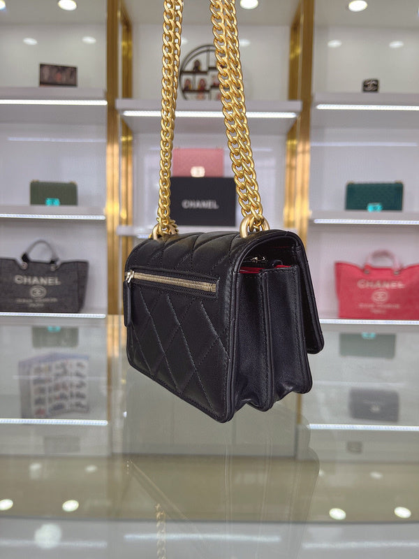 Anum Bags Detail
