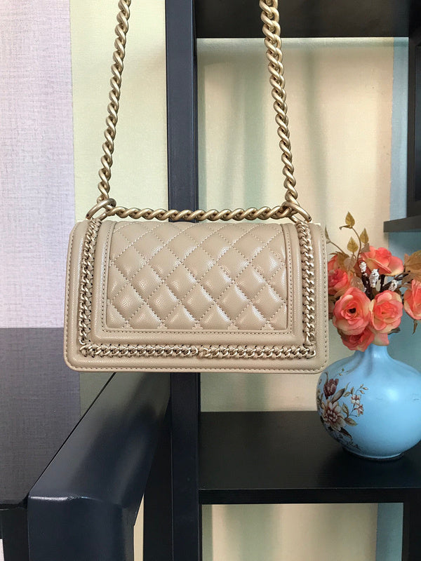 Anum Bags Detail