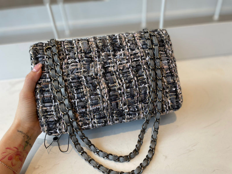 Anum Bags Detail