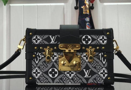 Anum Bags Detail