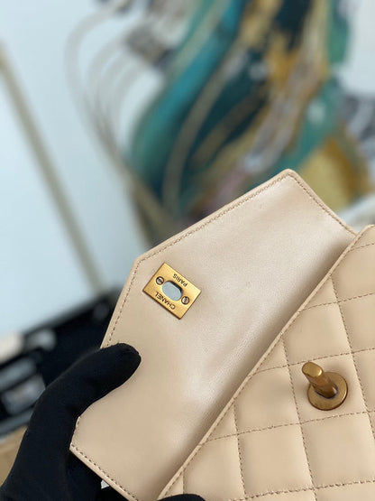Anum Bags Detail